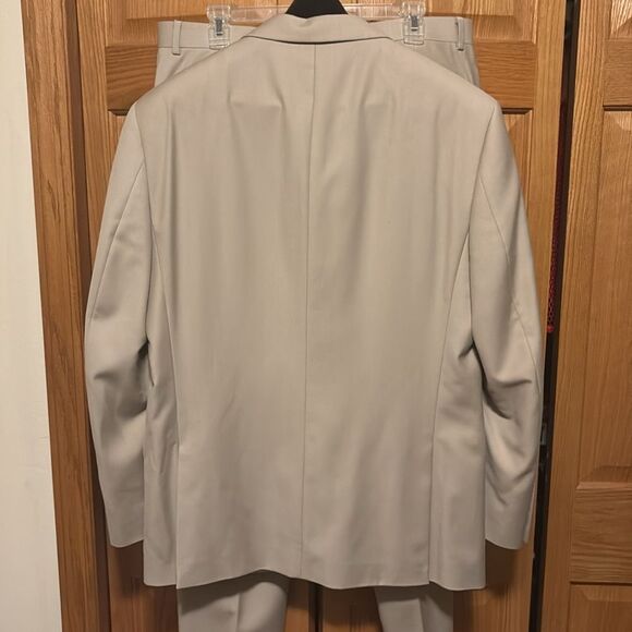 Renoir Men’s 2 Piece Tan Suit (Pants and Jacket) - Picture 4 of 8
